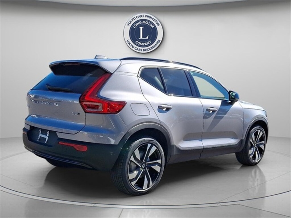 New 2026 Volvo XC40 B5 Plus SUV