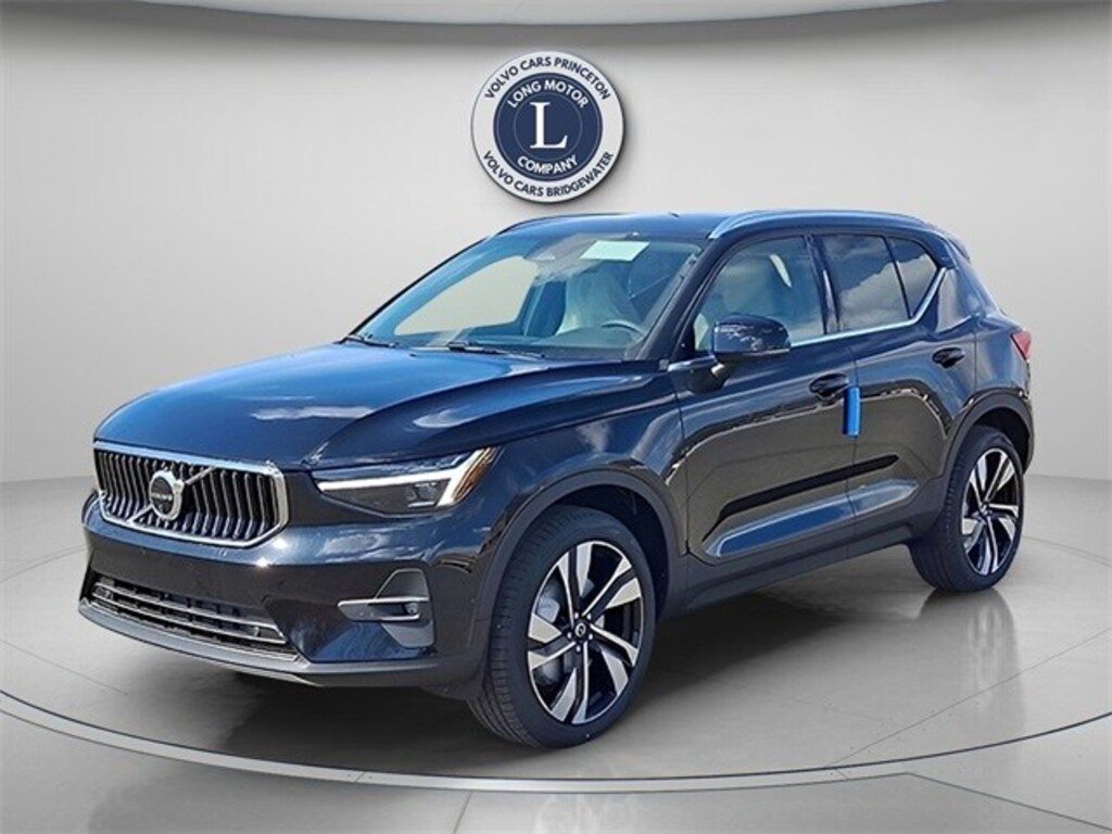 New 2025 Volvo XC40 B5 Ultra Bright Theme SUV