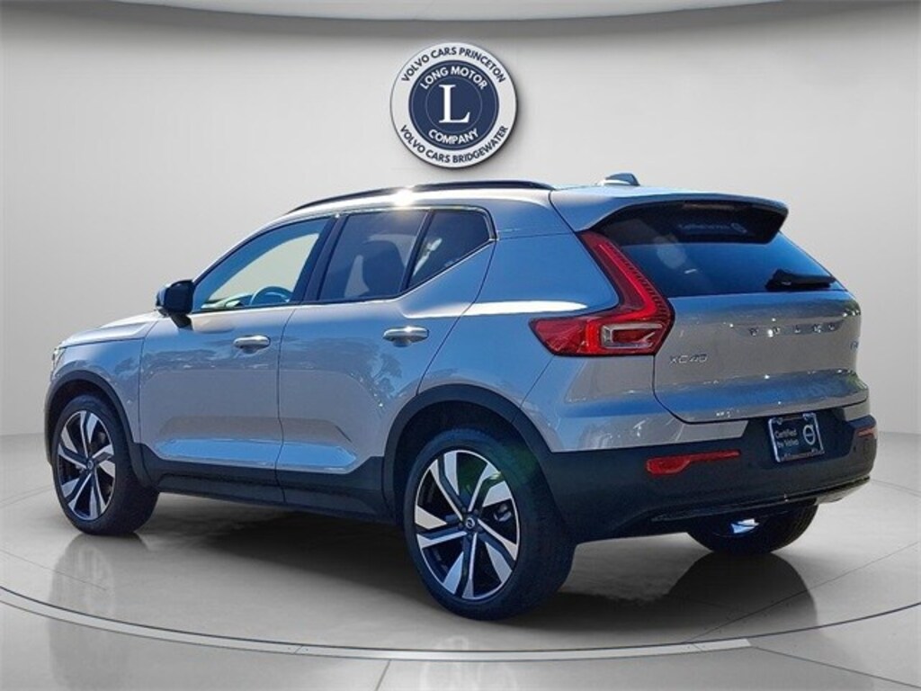 Certified 2025 Volvo XC40 B5 Plus Dark Theme SUV