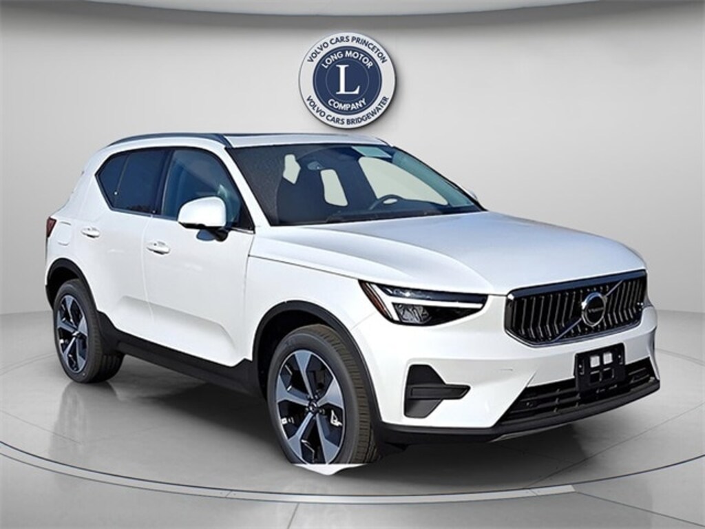 New 2025 Volvo XC40 B5 Core SUV
