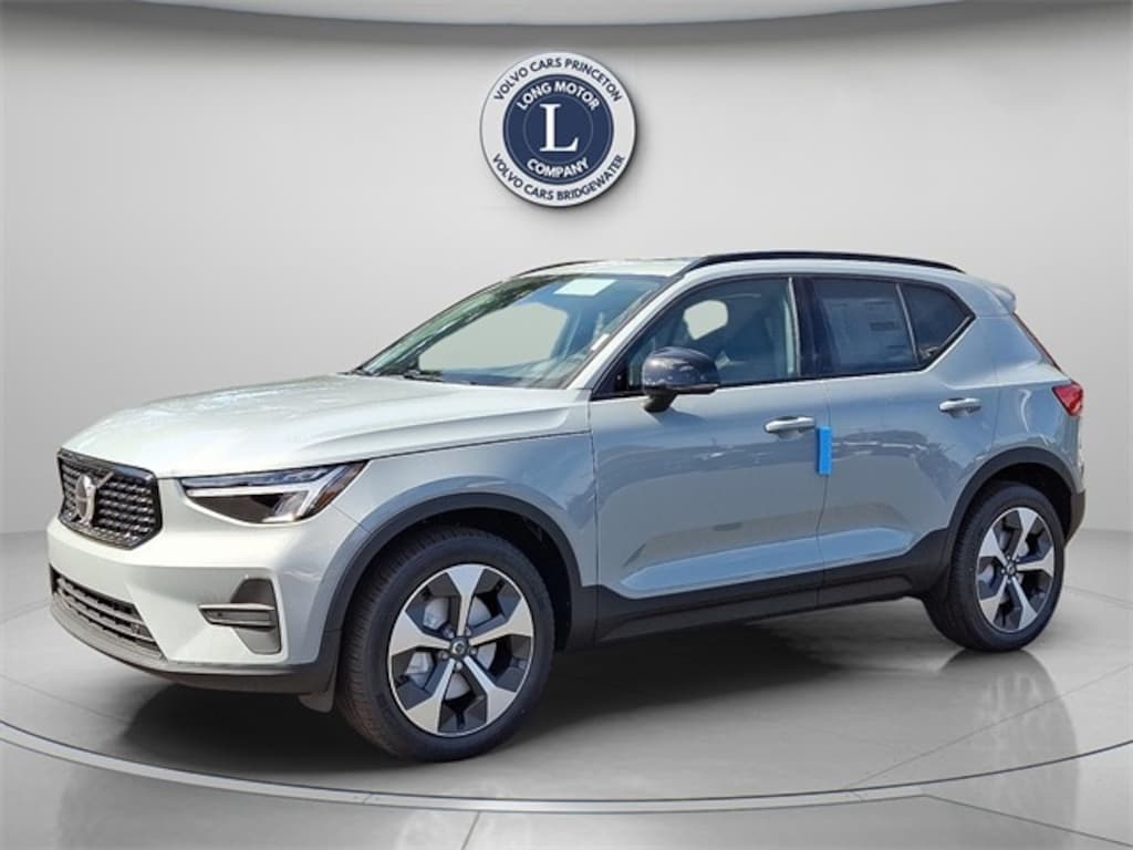 New 2026 Volvo XC40 B5 Core SUV