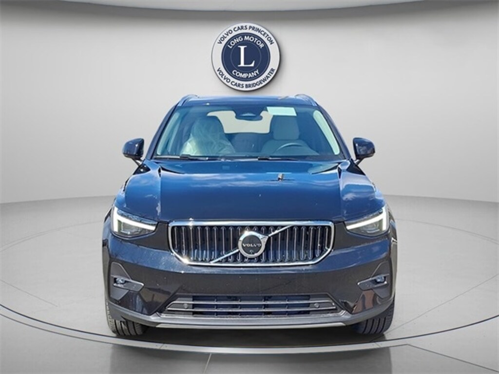 New 2025 Volvo XC40 B5 Ultra Bright Theme SUV