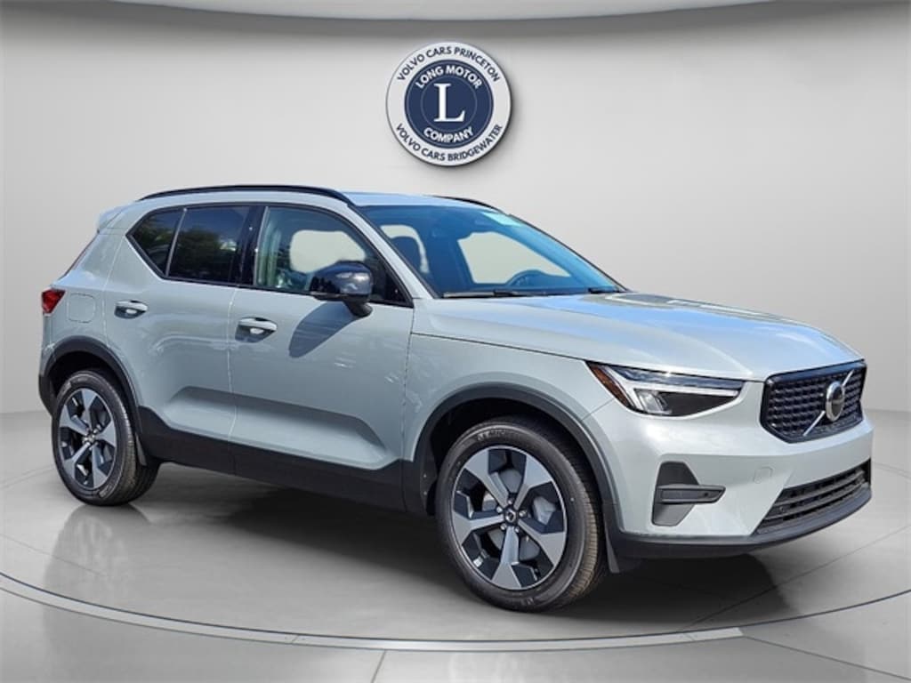 New 2026 Volvo XC40 B5 Core SUV