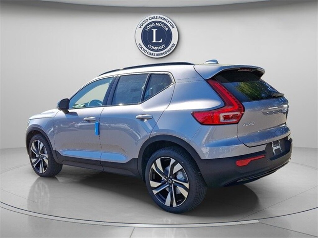 New 2026 Volvo XC40 B5 Plus SUV