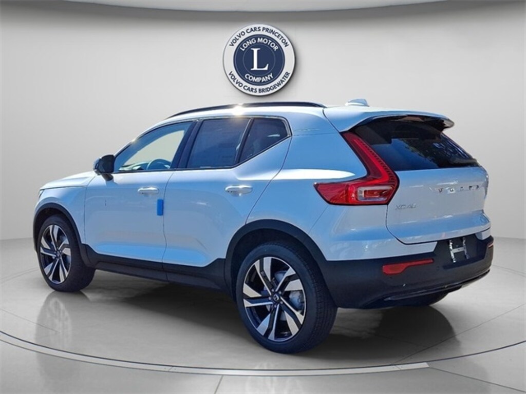New 2026 Volvo XC40 B5 Plus SUV