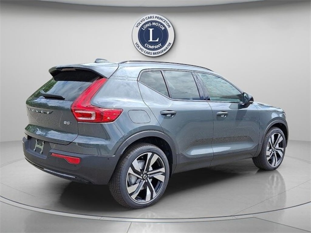 New 2026 Volvo XC40 B5 Ultra SUV