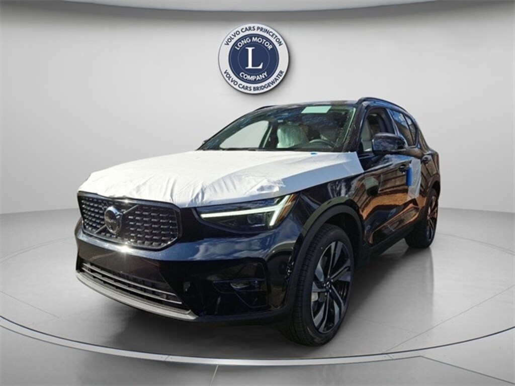 New 2025 Volvo XC40 B5 Ultra Dark Theme SUV