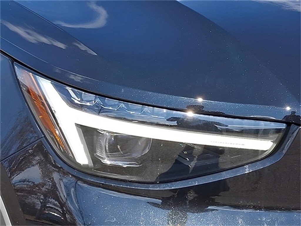 New 2025 Volvo XC40 B5 Ultra Bright Theme SUV