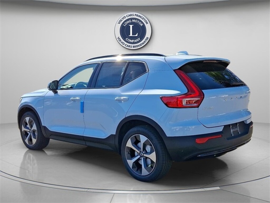 New 2026 Volvo XC40 B5 Plus SUV