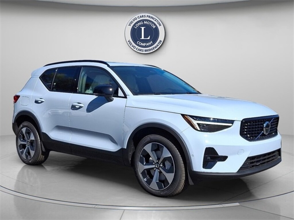 New 2026 Volvo XC40 B5 Plus SUV