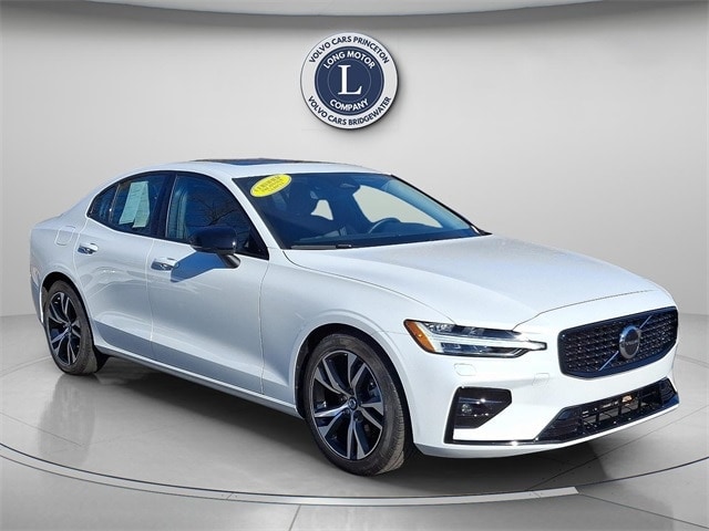 2025 Volvo S60 Core's photo