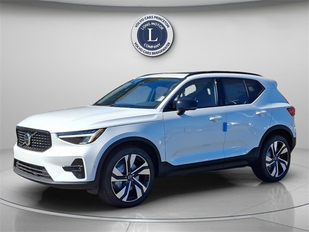 New 2026 Volvo XC40 B5 Plus SUV
