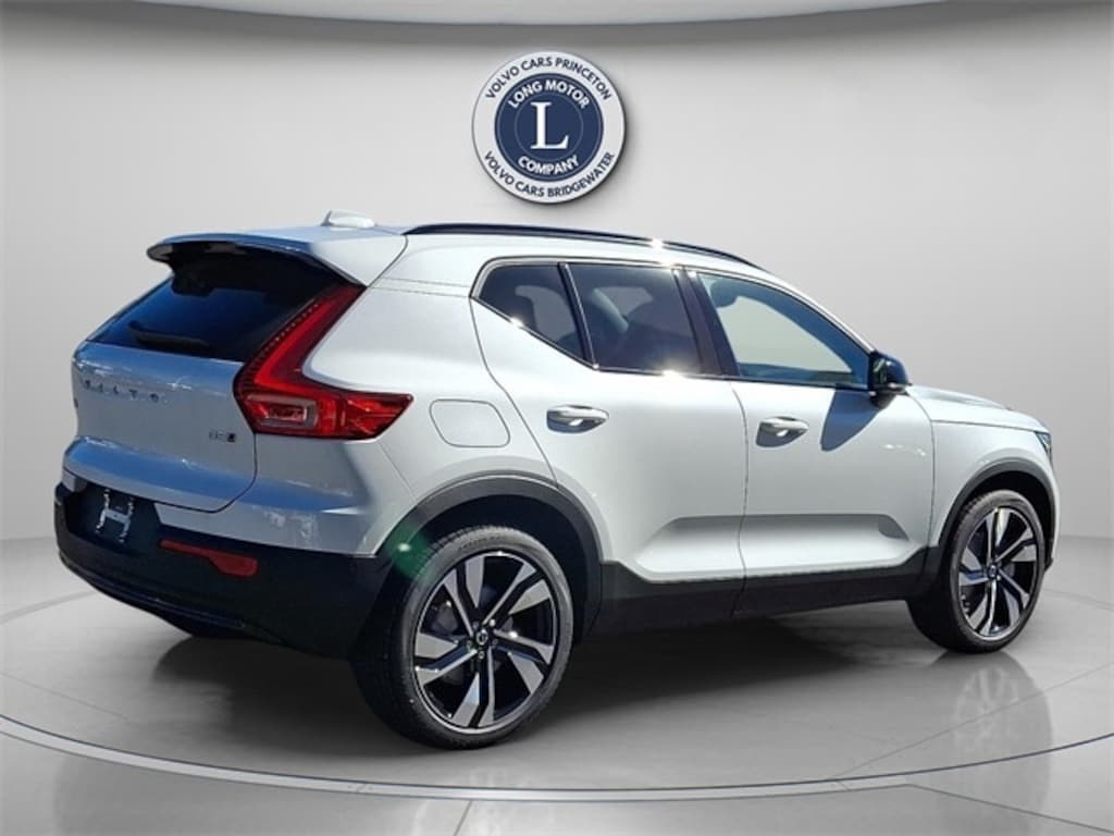 New 2026 Volvo XC40 B5 Plus SUV