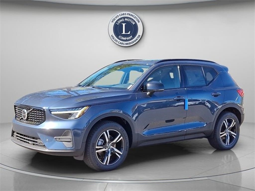 New 2026 Volvo XC40 B5 Core SUV