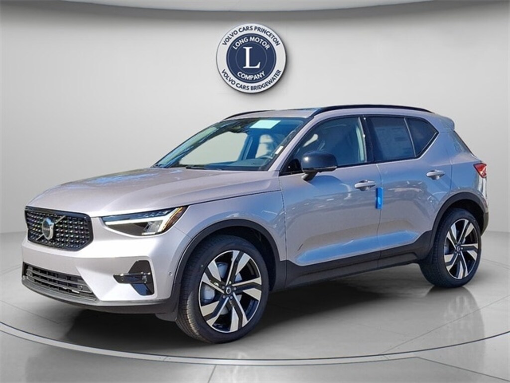 New 2026 Volvo XC40 B5 Plus SUV