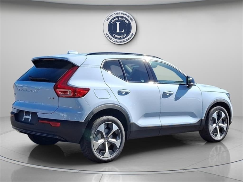 New 2026 Volvo XC40 B5 Plus SUV
