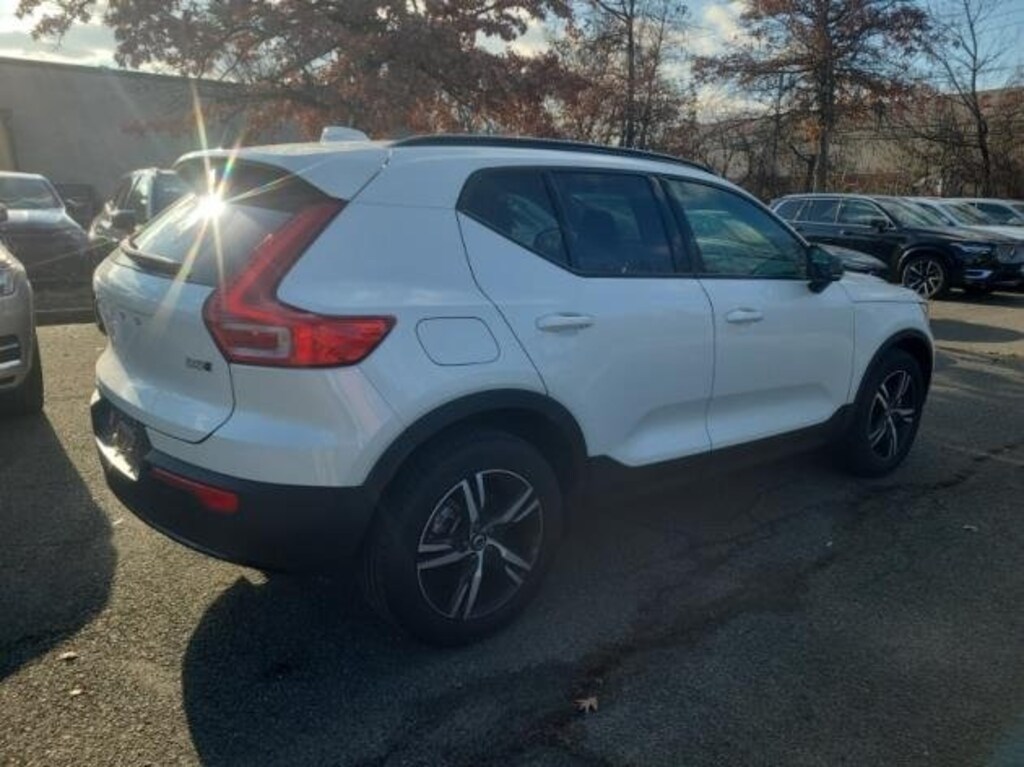 Certified 2024 Volvo XC40 B5 Core SUV