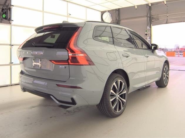 2025 Volvo XC60 B5 Plus photo 3