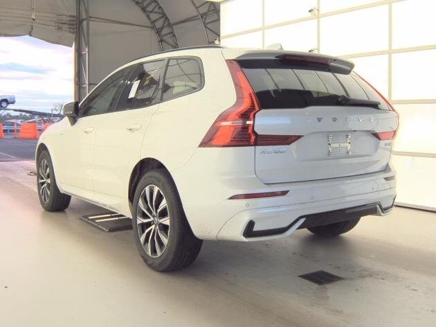 2025 Volvo XC60 B5 Core photo 3