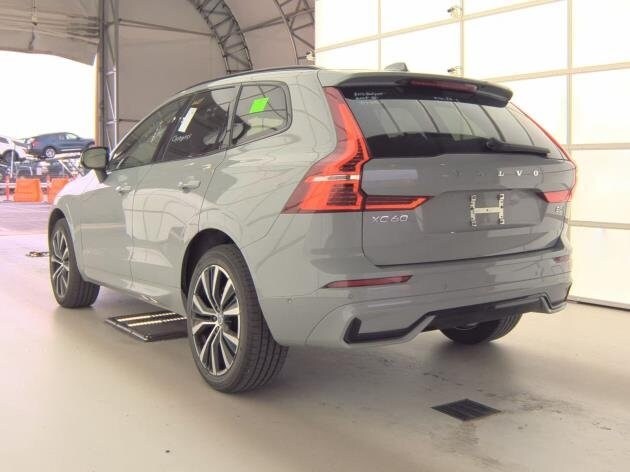 2025 Volvo XC60 B5 Plus photo 2
