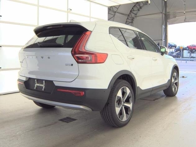 2025 Volvo XC40 Plus photo 4
