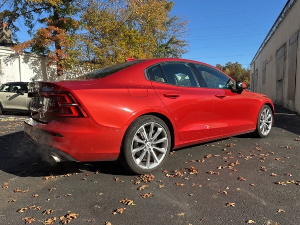 Used 2020 Volvo S60 T6 Momentum Sedan