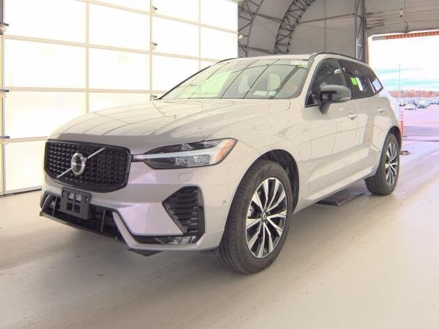 2025 Volvo XC60 B5 Plus photo 2