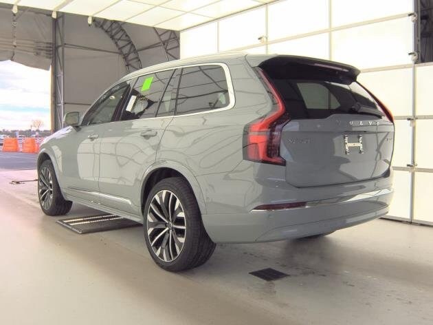 2025 Volvo XC90 B5 Plus photo 3