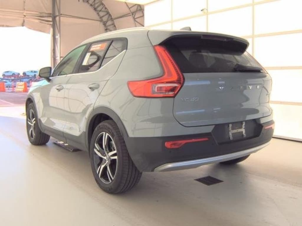 Certified 2025 Volvo XC40 B5 Core SUV