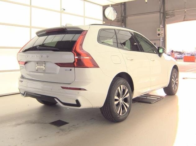 2025 Volvo XC60 B5 Core photo 4