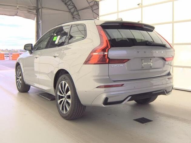 2025 Volvo XC60 B5 Plus photo 3