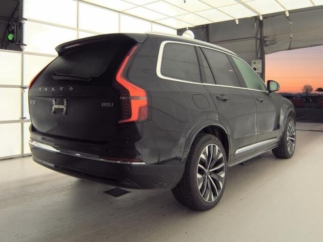 2025 Volvo XC90 B5 Plus photo 3