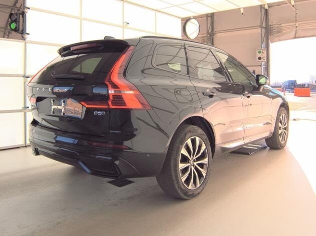 2025 Volvo XC60 B5 Plus photo 2