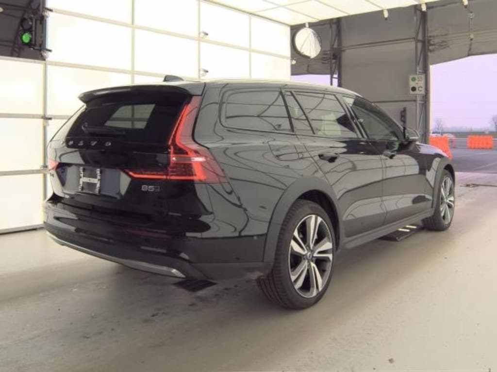 Certified 2025 Volvo V60 Cross Country B5 Plus Wagon