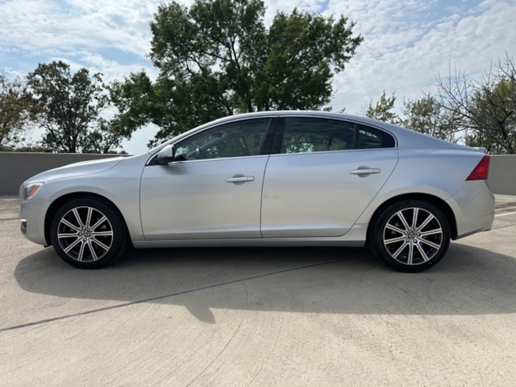 Used 2018 Volvo S60 T5 Platinum Sedan