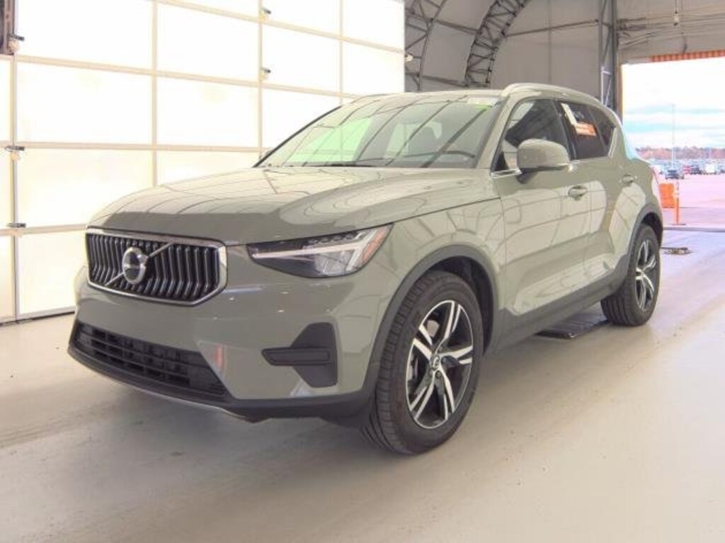 Certified 2025 Volvo XC40 B5 Core SUV