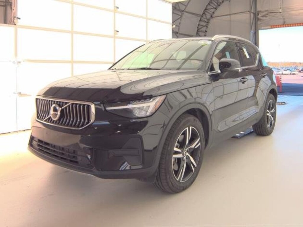 Certified 2025 Volvo XC40 B5 Core SUV