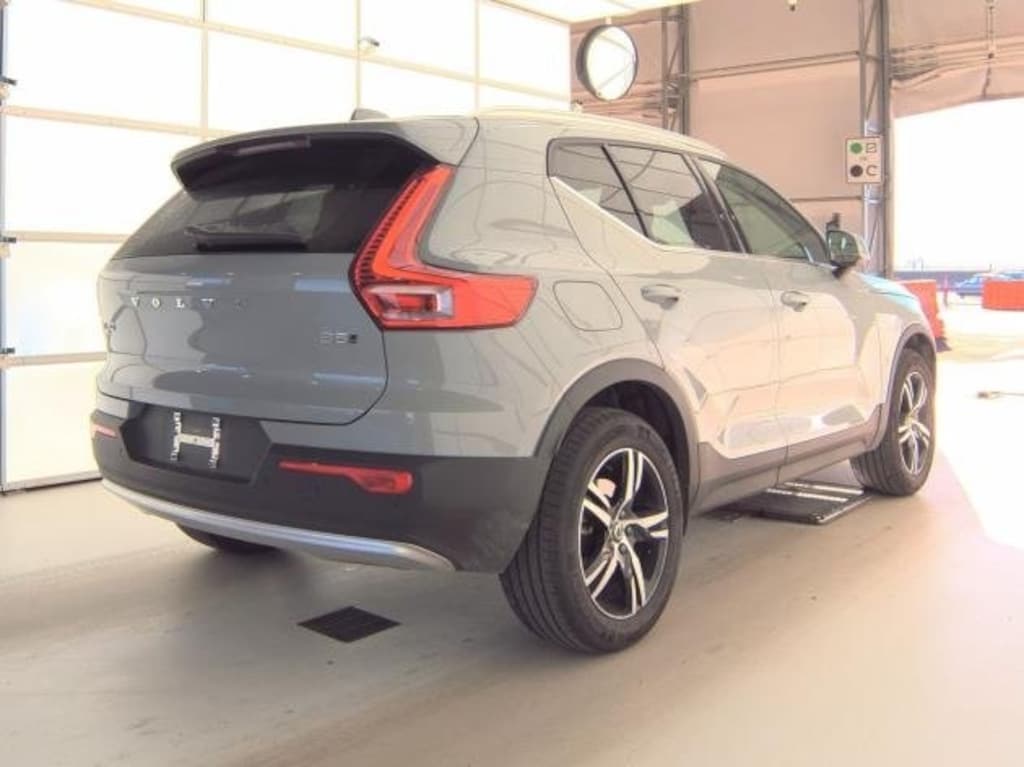 Certified 2025 Volvo XC40 B5 Core SUV