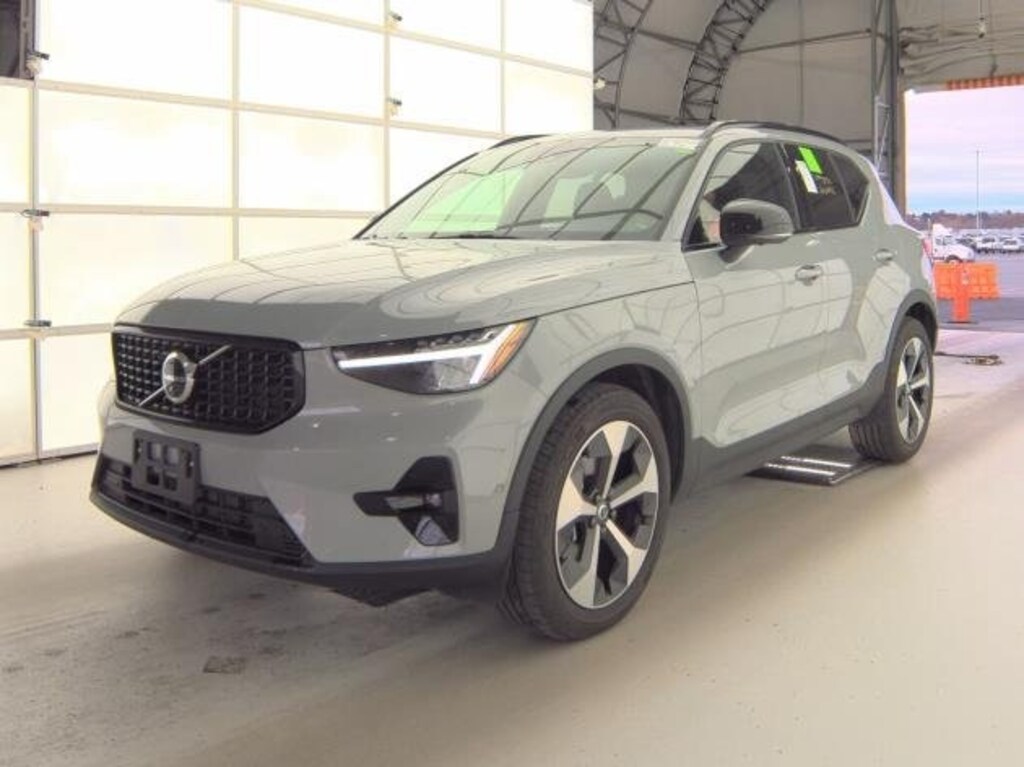 Certified 2025 Volvo XC40 B5 Plus Dark Theme SUV