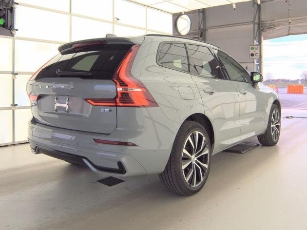 2025 Volvo XC60 B5 Plus photo 4