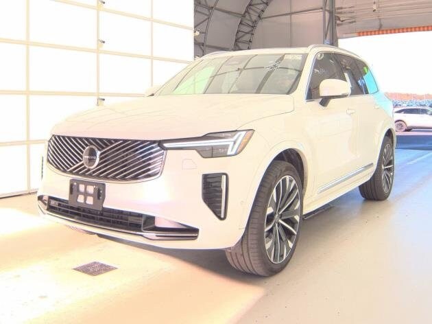 2025 Volvo XC90 B5 Plus photo 2