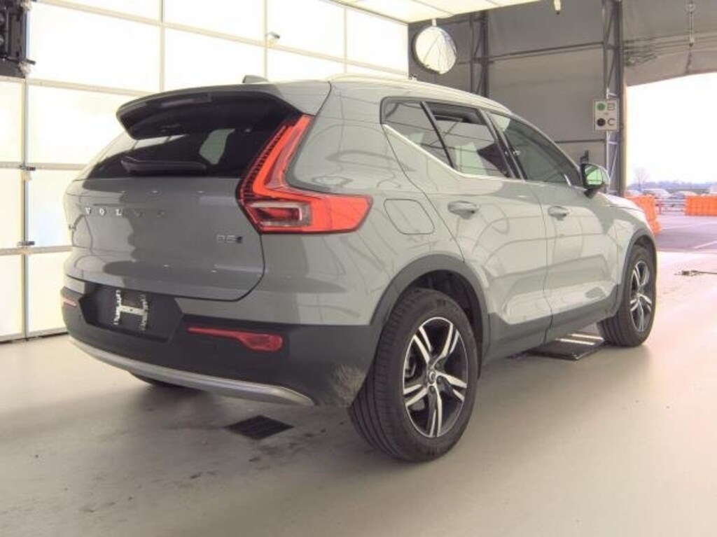 Certified 2025 Volvo XC40 B5 Core SUV