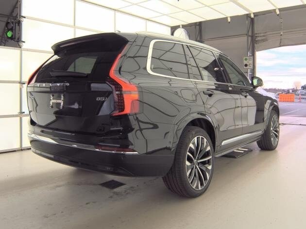 2025 Volvo XC90 B5 Plus photo 3