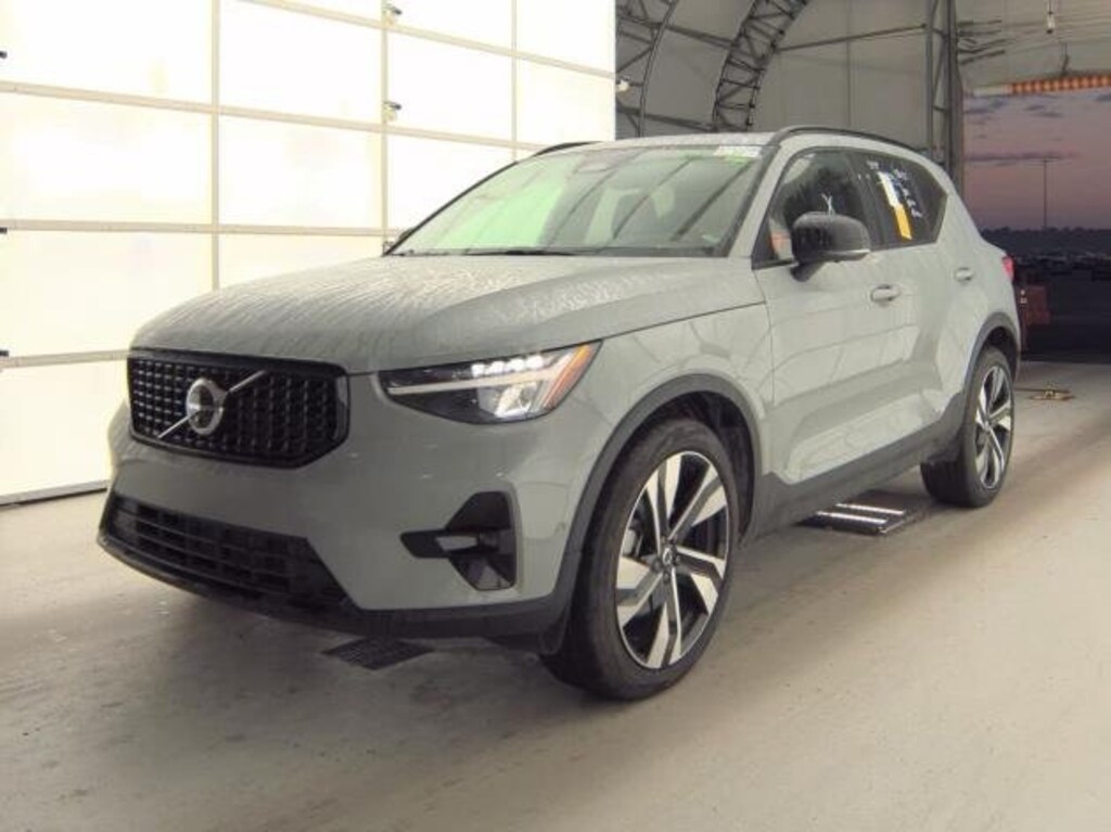Certified 2025 Volvo XC40 B5 Plus Dark Theme SUV