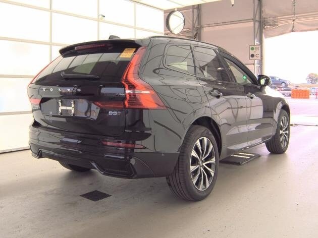 2025 Volvo XC60 B5 Plus photo 2