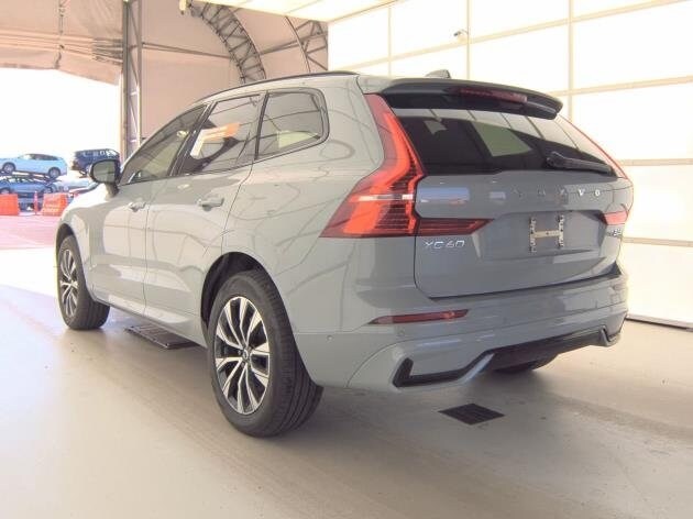 2025 Volvo XC60 B5 Plus photo 3