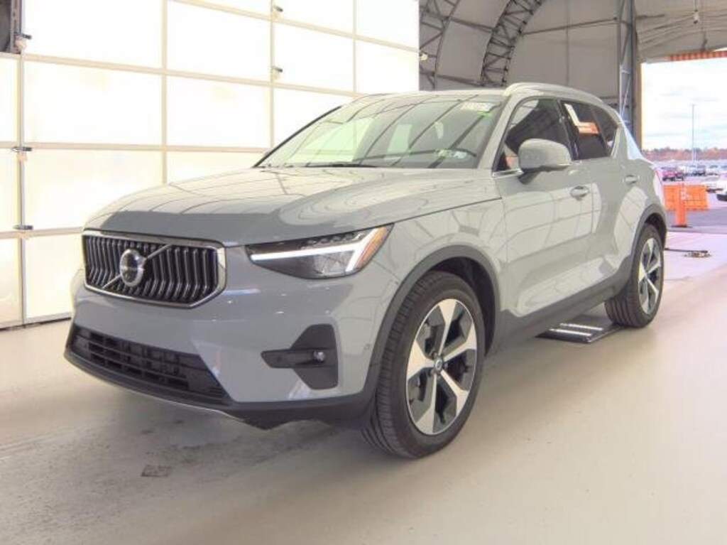 Certified 2025 Volvo XC40 B5 Plus Bright Theme SUV