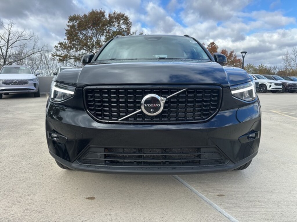 Certified 2025 Volvo XC40 B5 Plus Dark Theme SUV