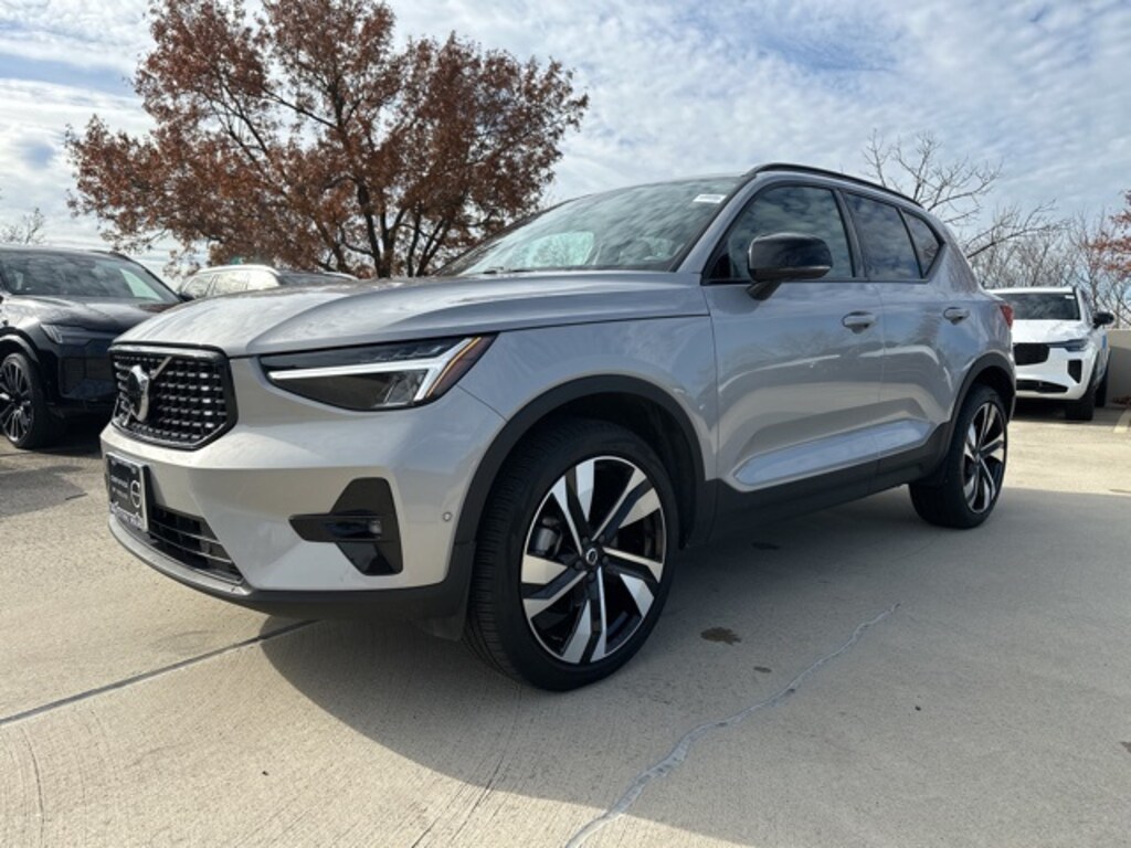 Certified 2025 Volvo XC40 B5 Plus Dark Theme SUV