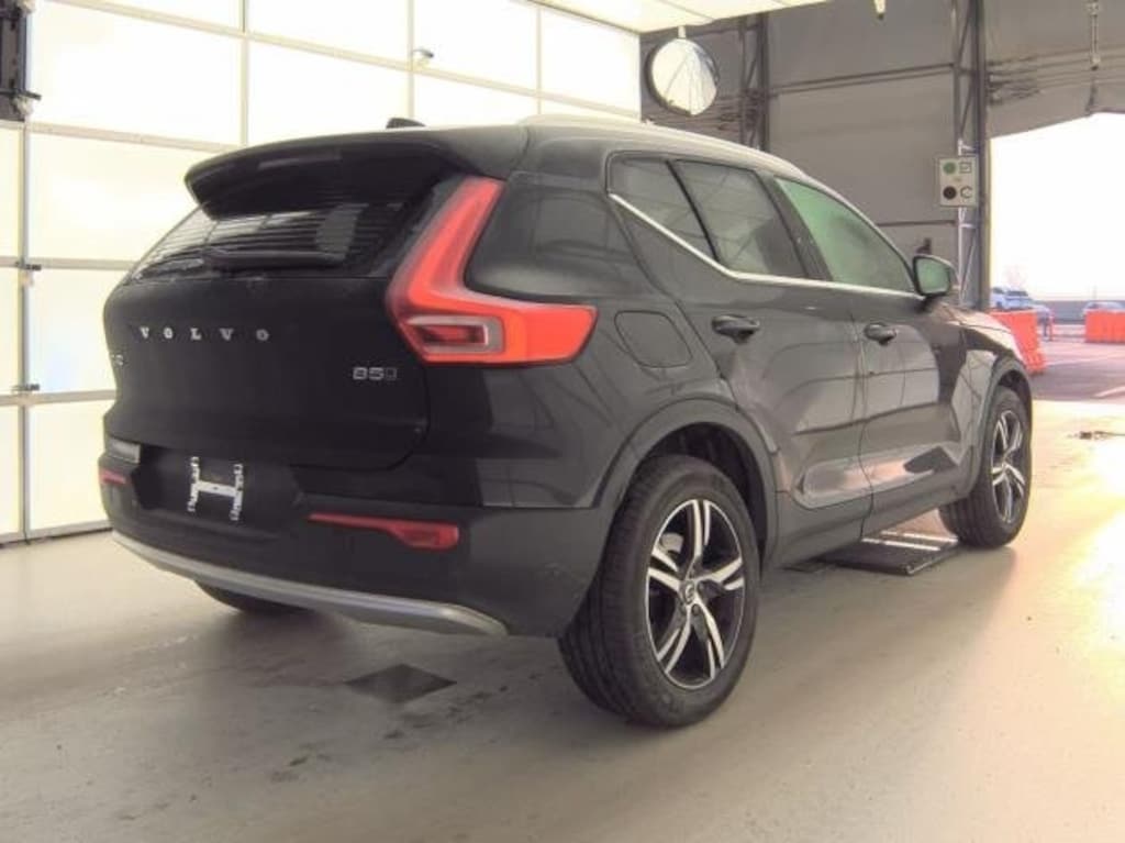 Certified 2025 Volvo XC40 B5 Core SUV